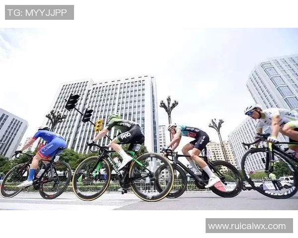 洲际杯赛评析：上海篮球队在比赛中的战术意识与团队协作表现分析